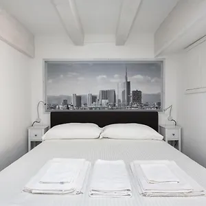 Apartment Nest For 2 In Fashion District Via S Cecilia, Milan